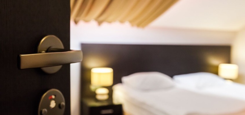 What the Hotel Industry Can Learn From “Heads in Beds” by Jacob Tomsky